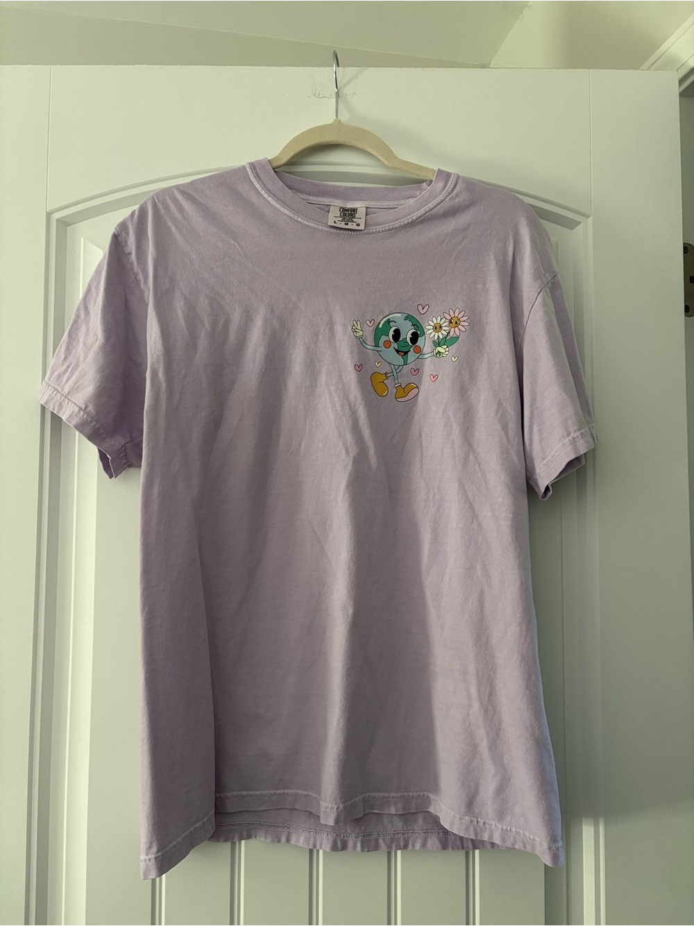Comfort Colors Lavender Tee with Playful Globe Character and Daisy